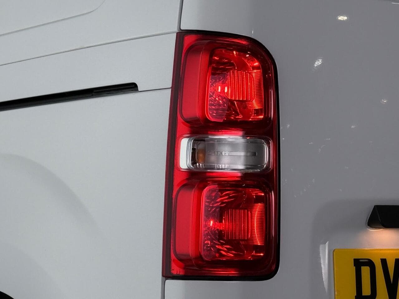 Vauxhall Vivaro thumbnail Lights Rear