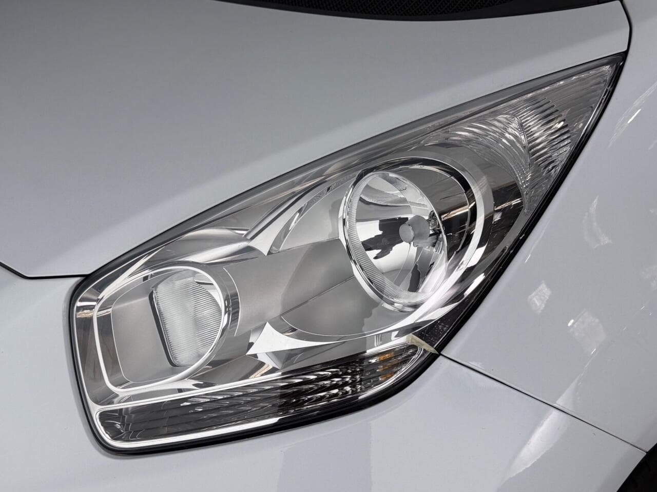Kia Venga thumbnail Lights Front