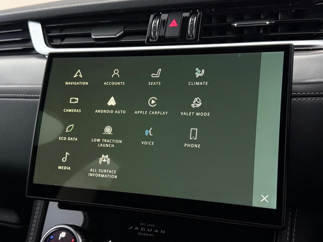 Jaguar F-PACE thumbnail Infotainment System
