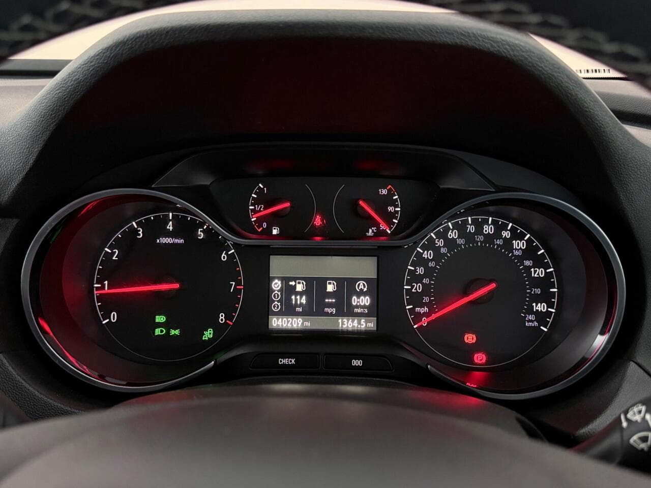 Vauxhall Grandland X thumbnail Driver Instruments
