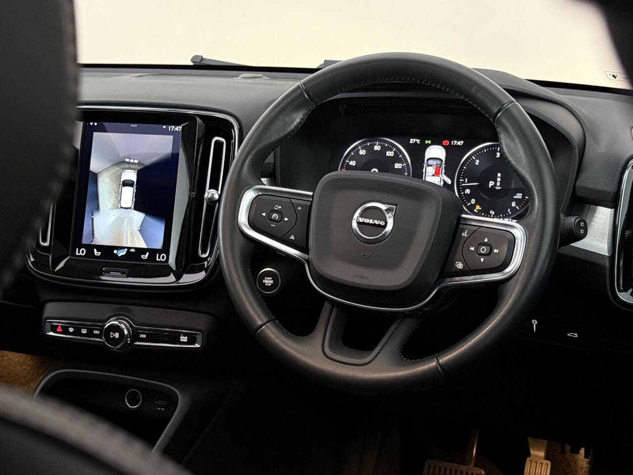 Volvo XC40 thumbnail Steering Wheel