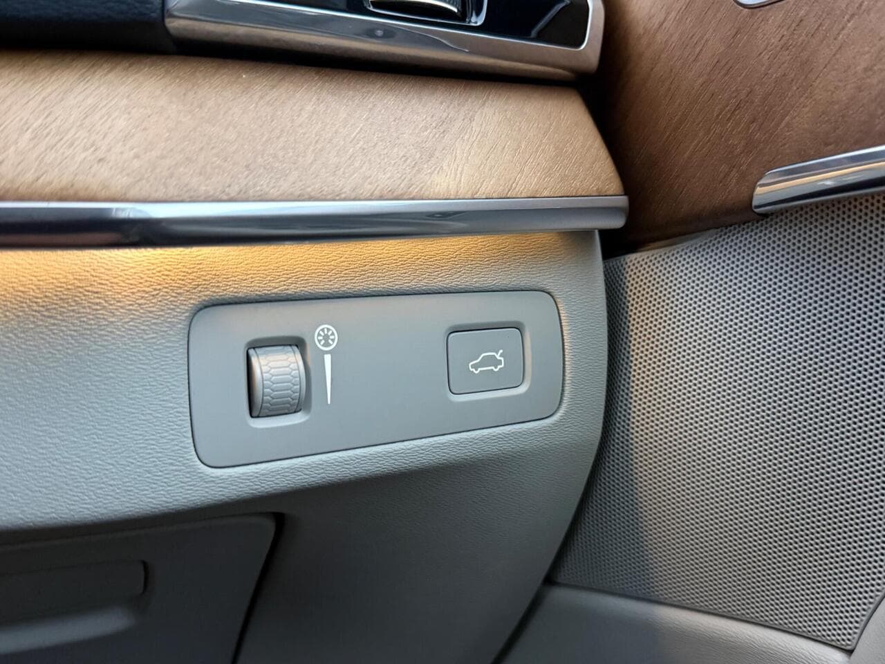 Volvo XC90 thumbnail Misc Controls