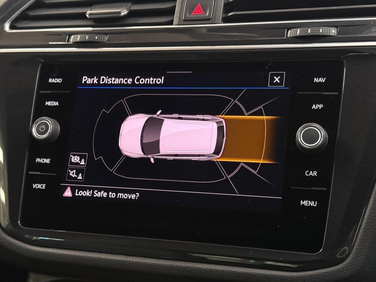 Volkswagen Tiguan thumbnail Infotainment System