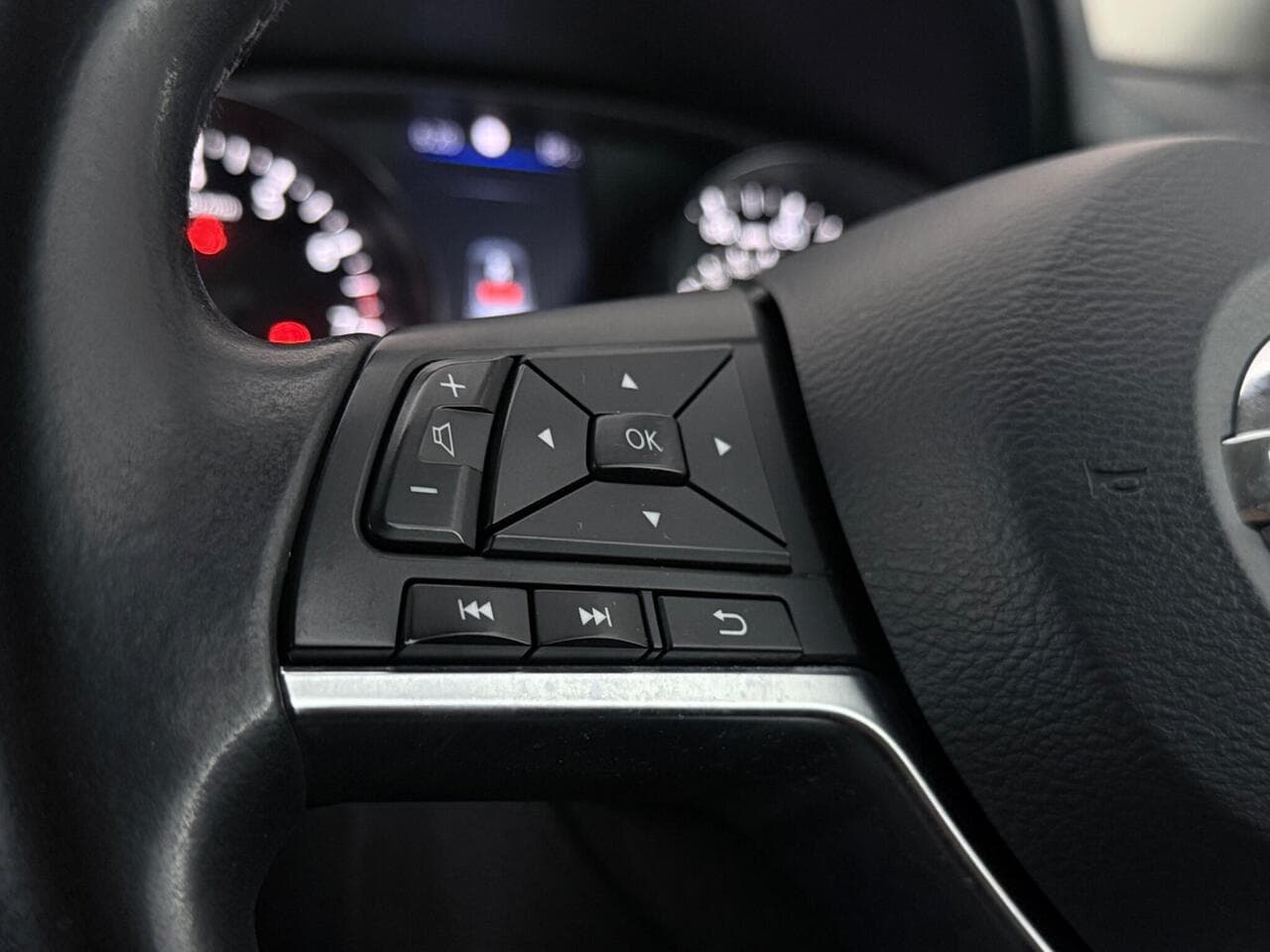 Nissan Qashqai thumbnail Misc Controls