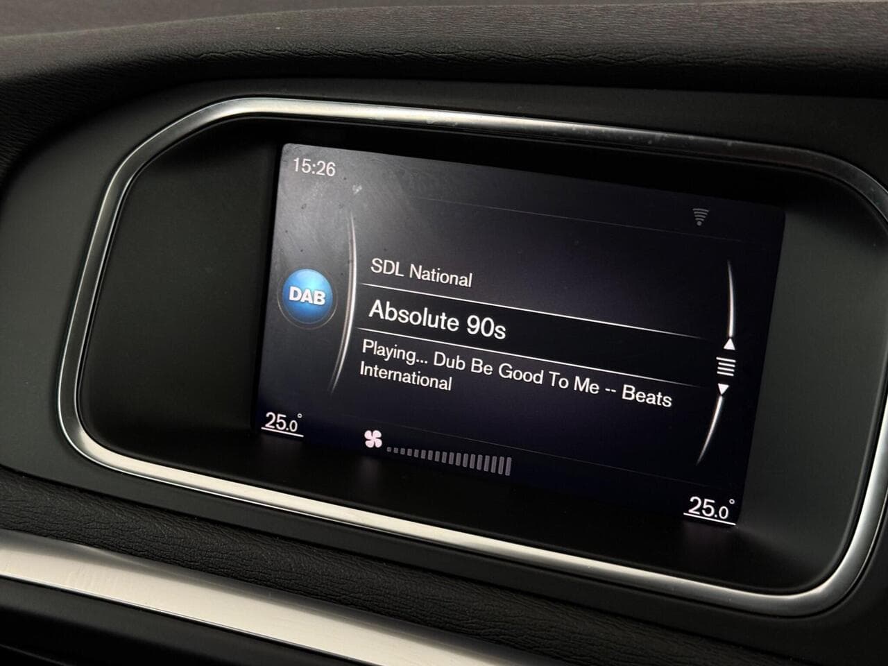 Volvo V40 thumbnail Infotainment System