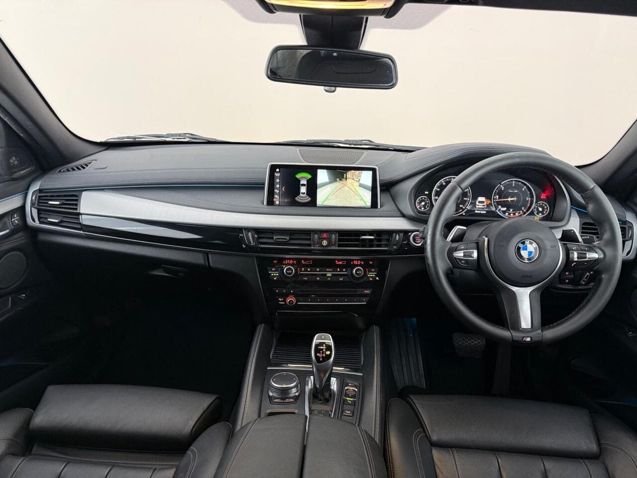 BMW X6 thumbnail Interior Front