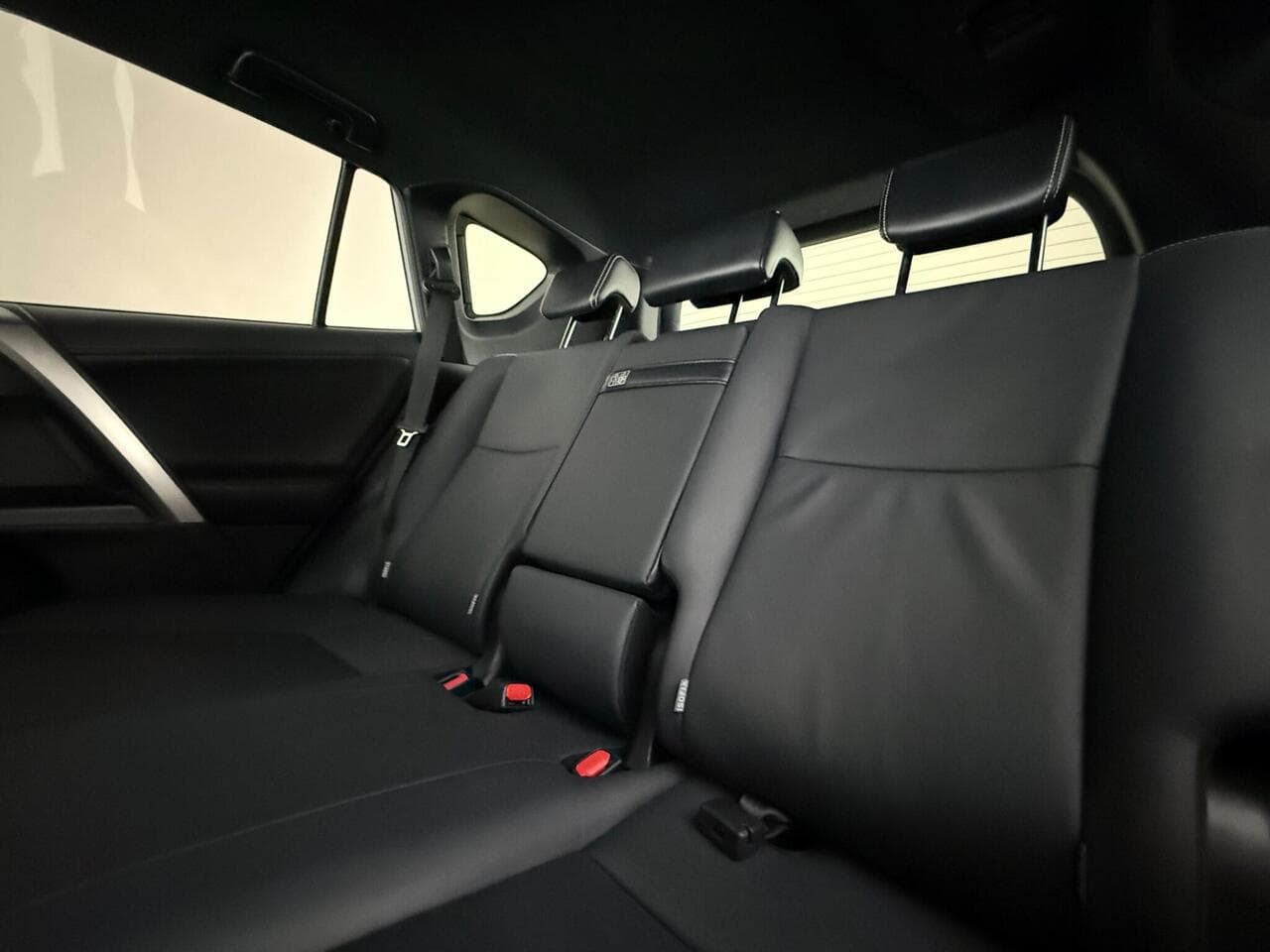 Toyota RAV4 thumbnail Seats Rear
