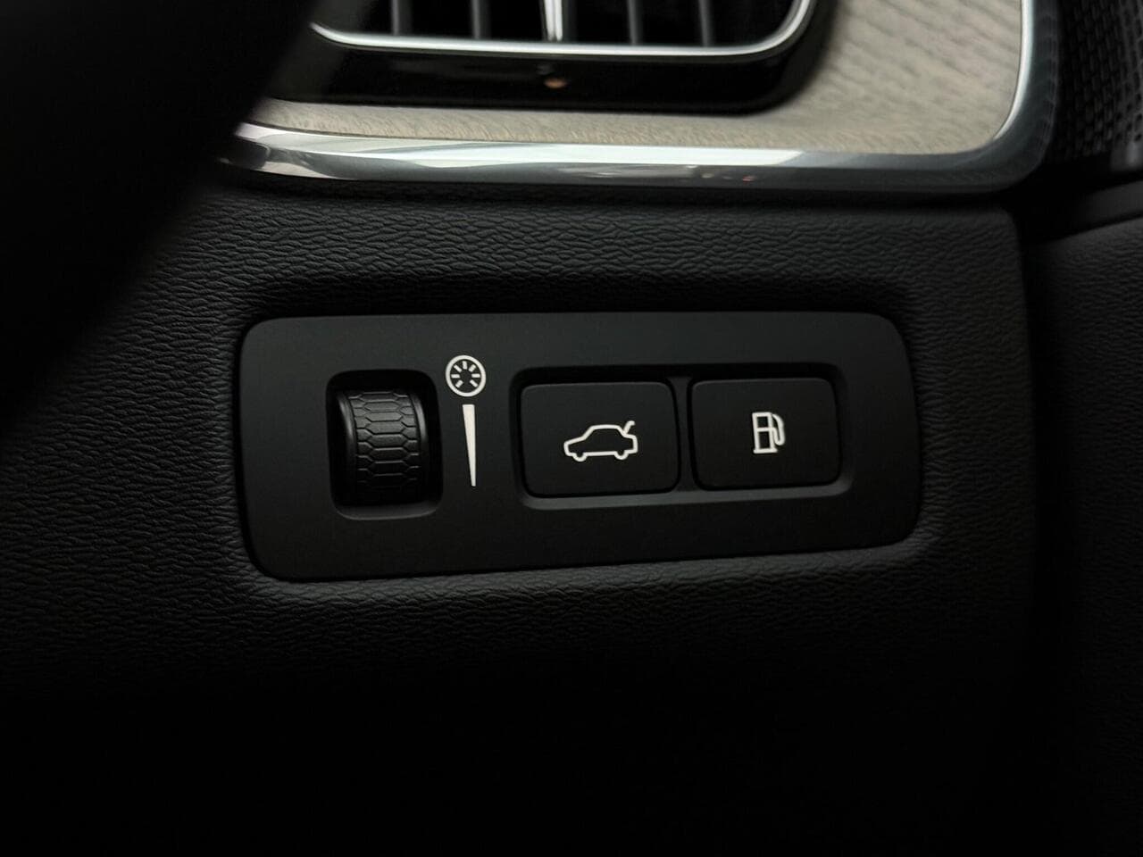 Volvo XC60 thumbnail Misc Controls