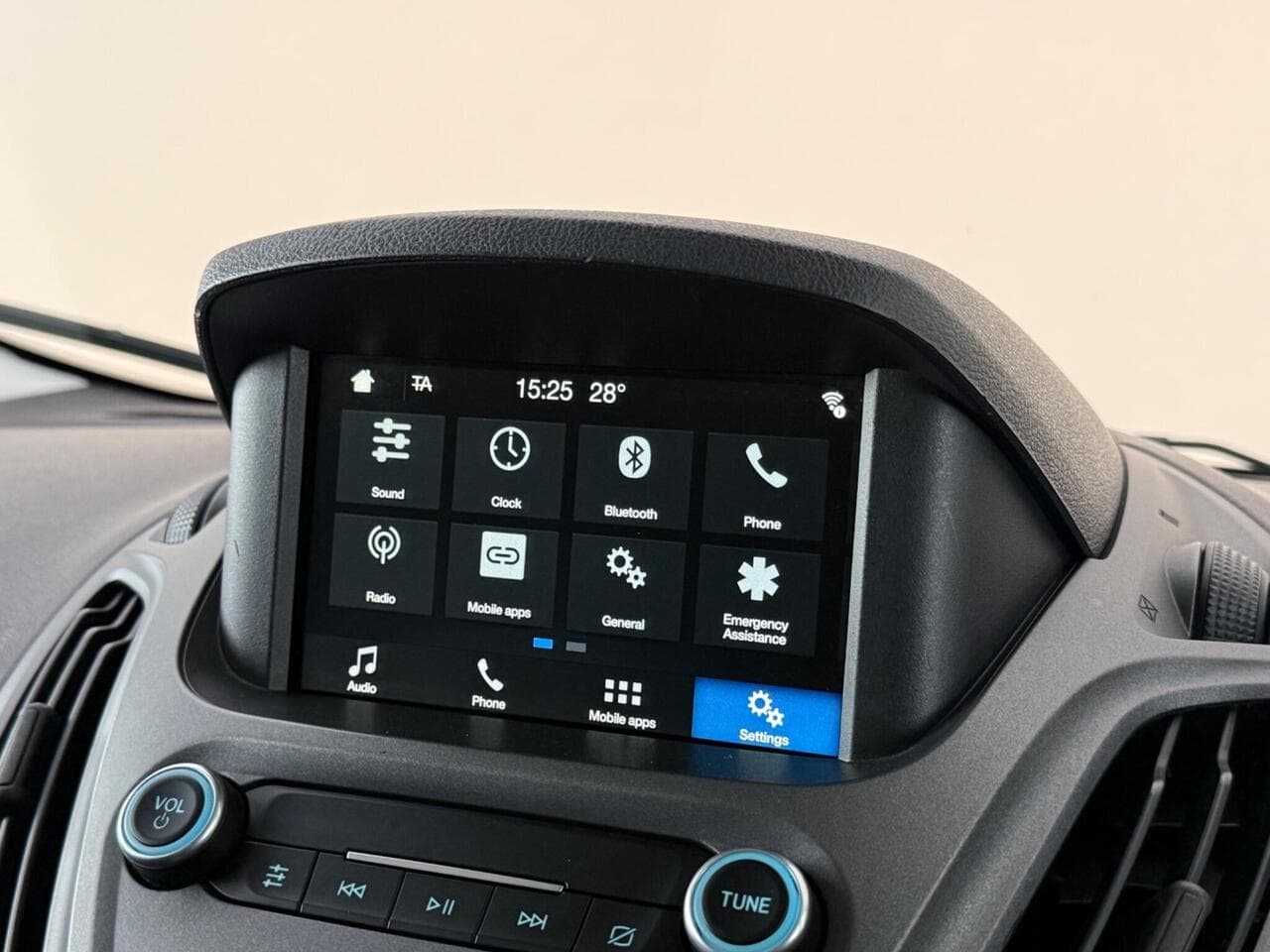 Ford Transit Courier thumbnail Infotainment System