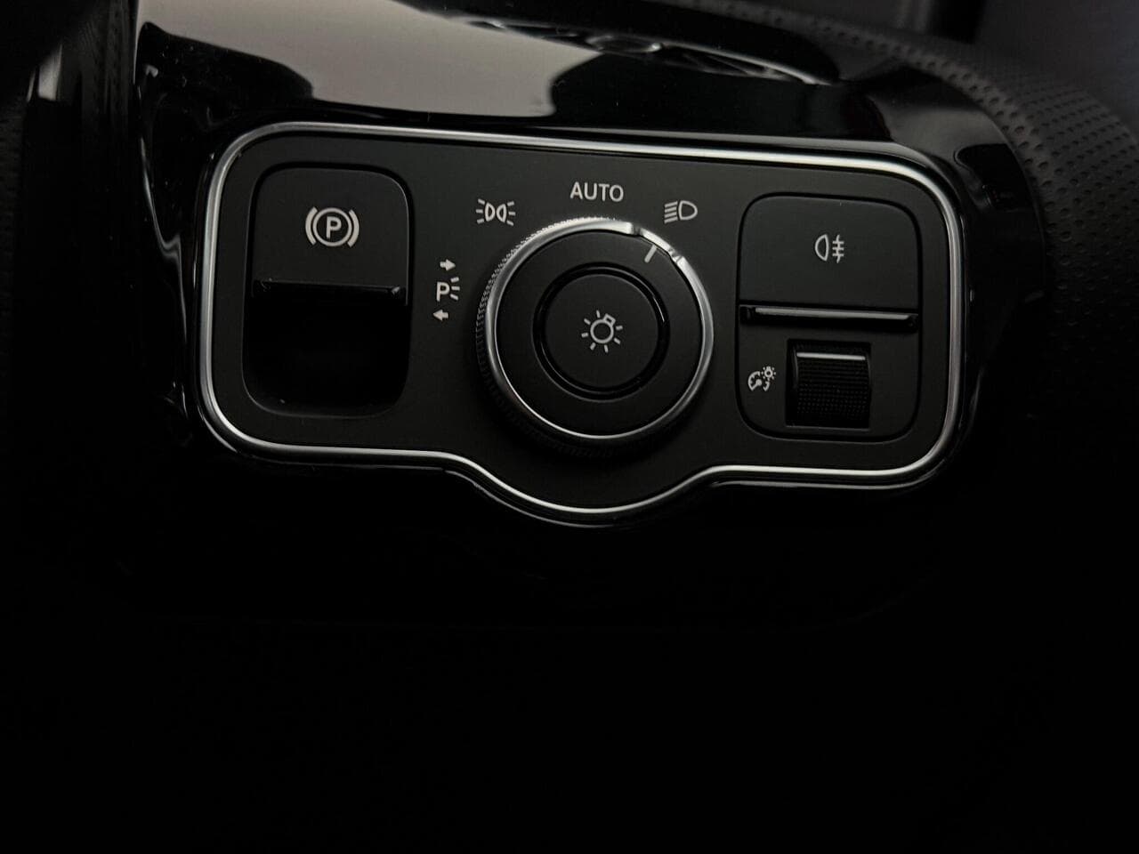 Mercedes-Benz A Class thumbnail Misc Controls