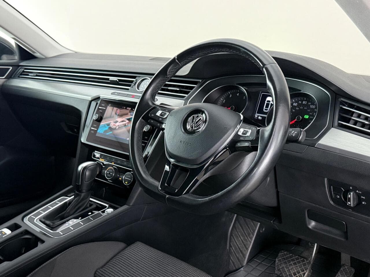Volkswagen Arteon thumbnail Interior Front