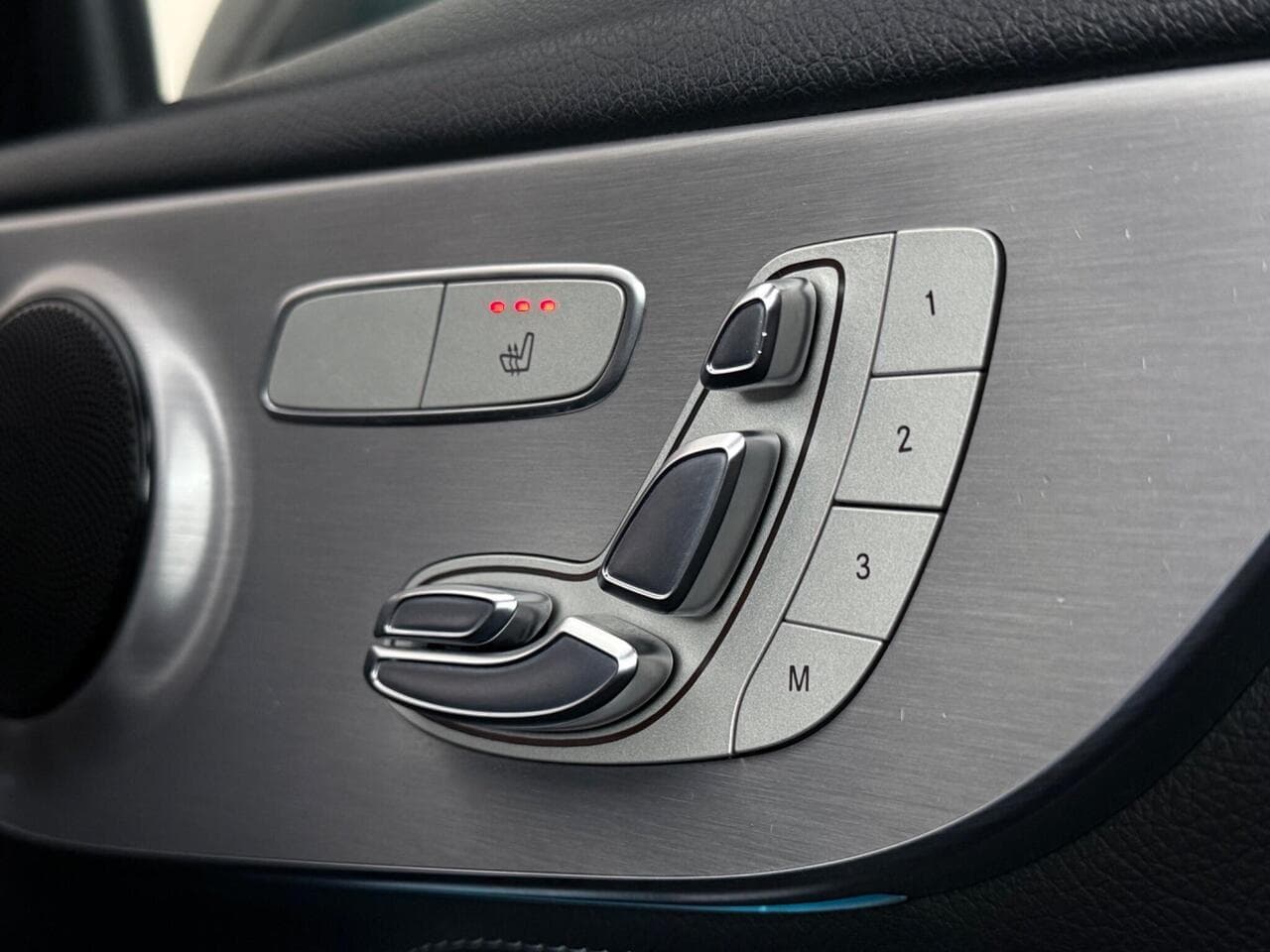 Mercedes-Benz C Class thumbnail Misc Controls