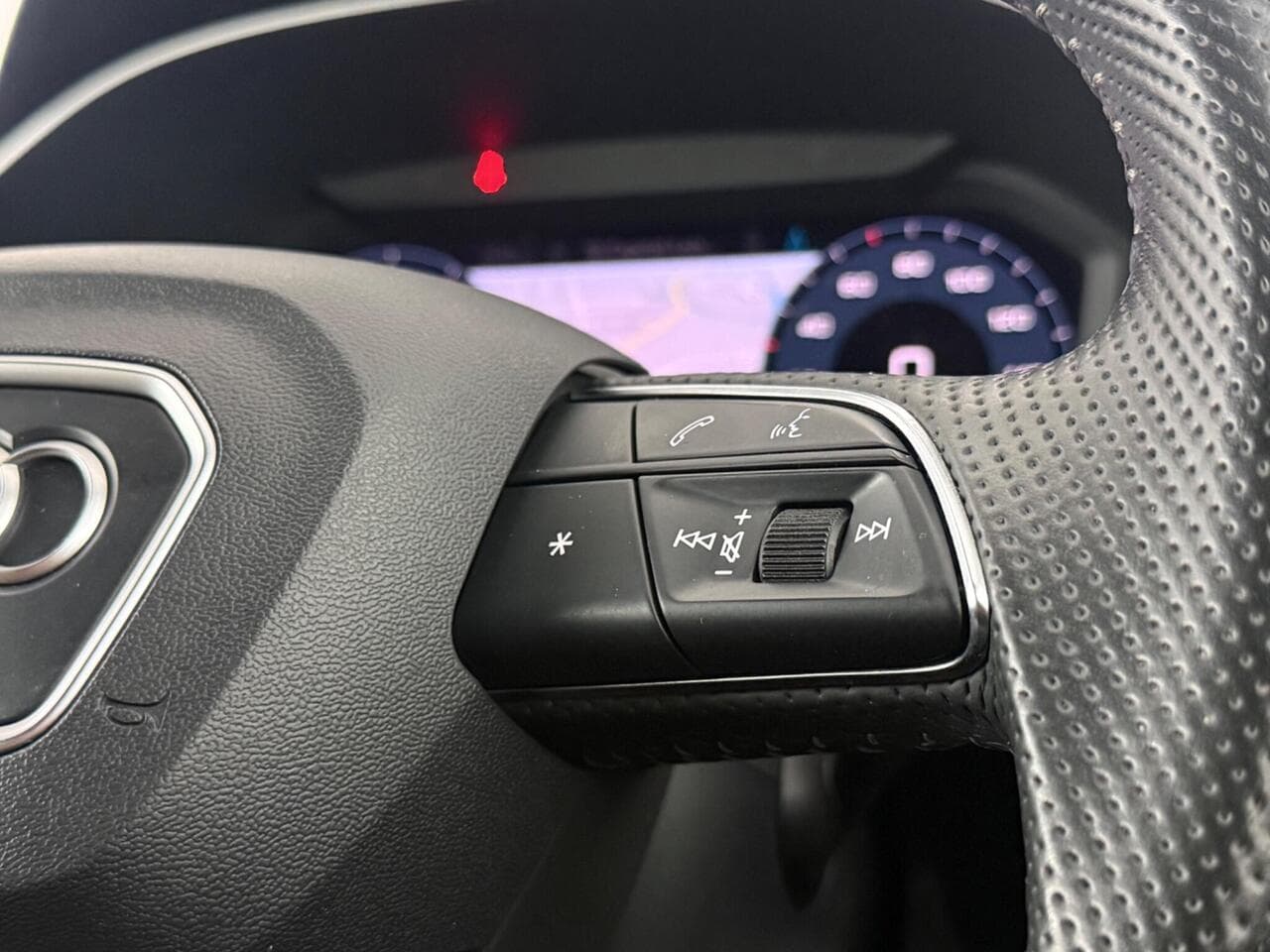 Audi Q3 thumbnail Misc Controls