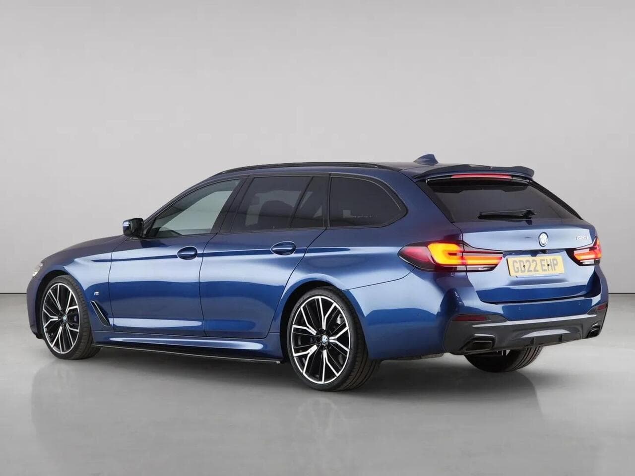 BMW 5 Series thumbnail Rear Left