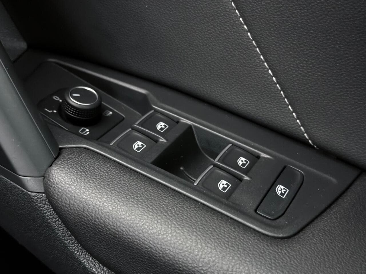 Volkswagen Tiguan thumbnail Misc Controls