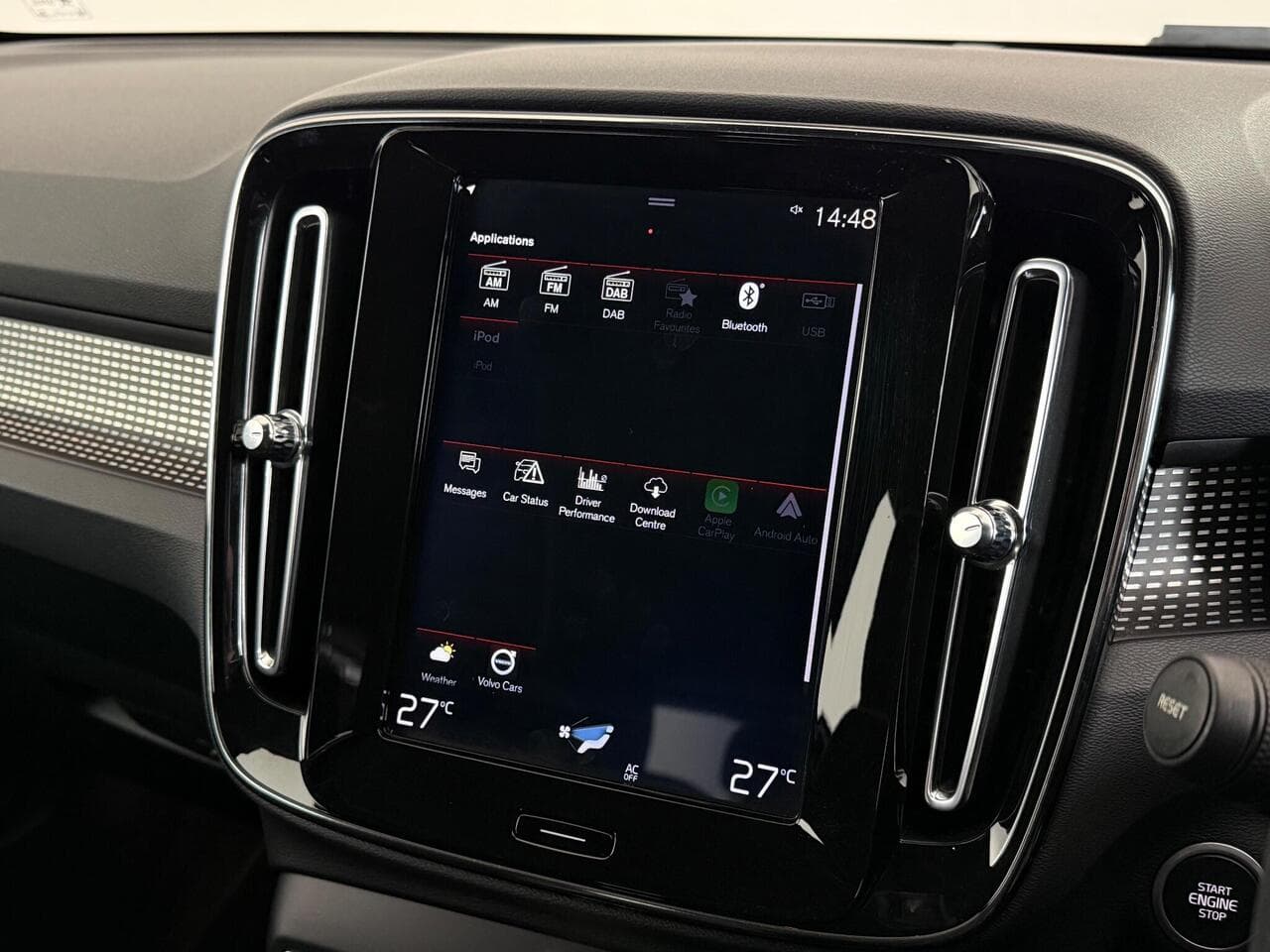 Volvo XC40 thumbnail Infotainment System