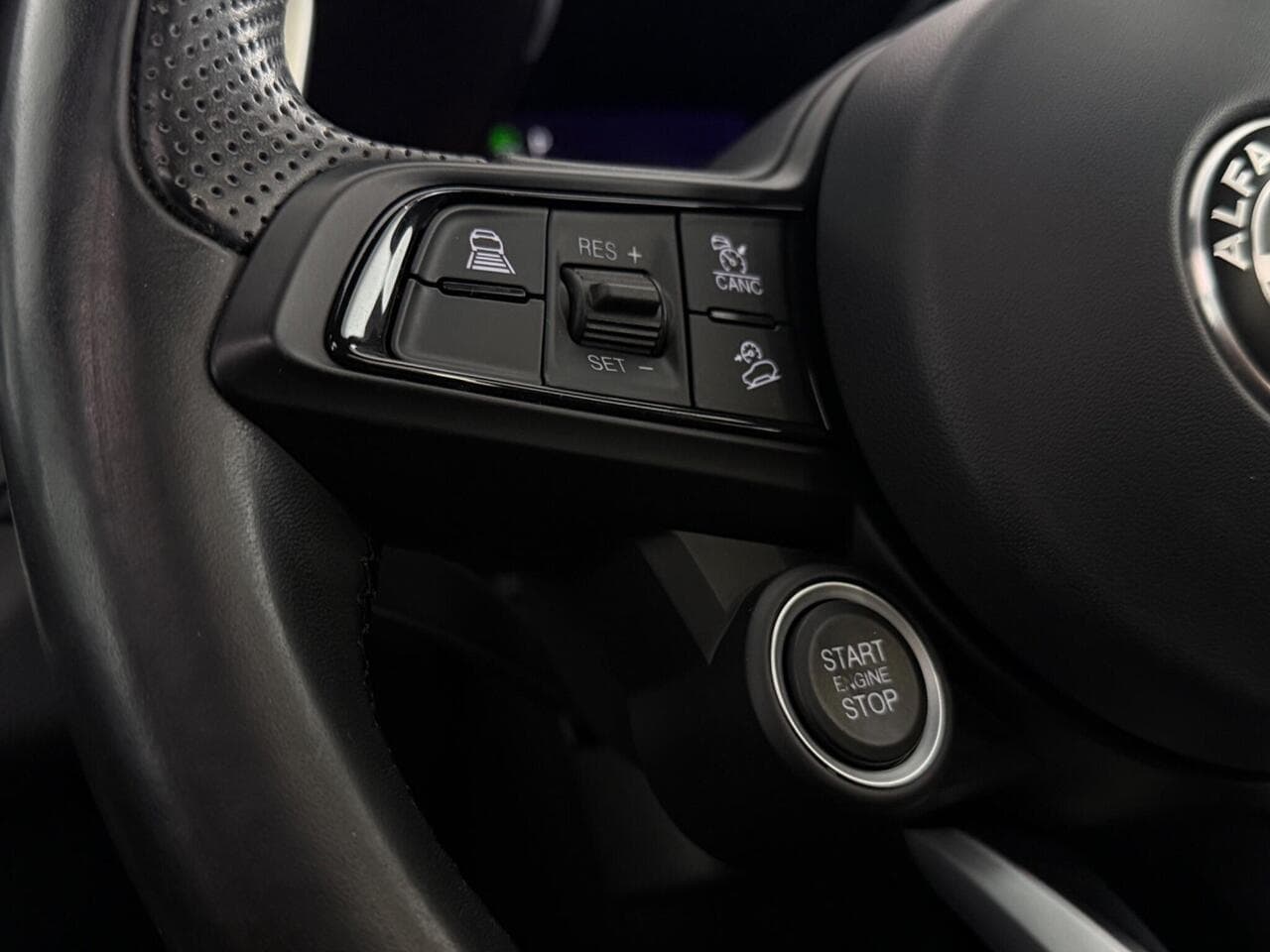 Alfa Romeo Stelvio thumbnail Misc Controls