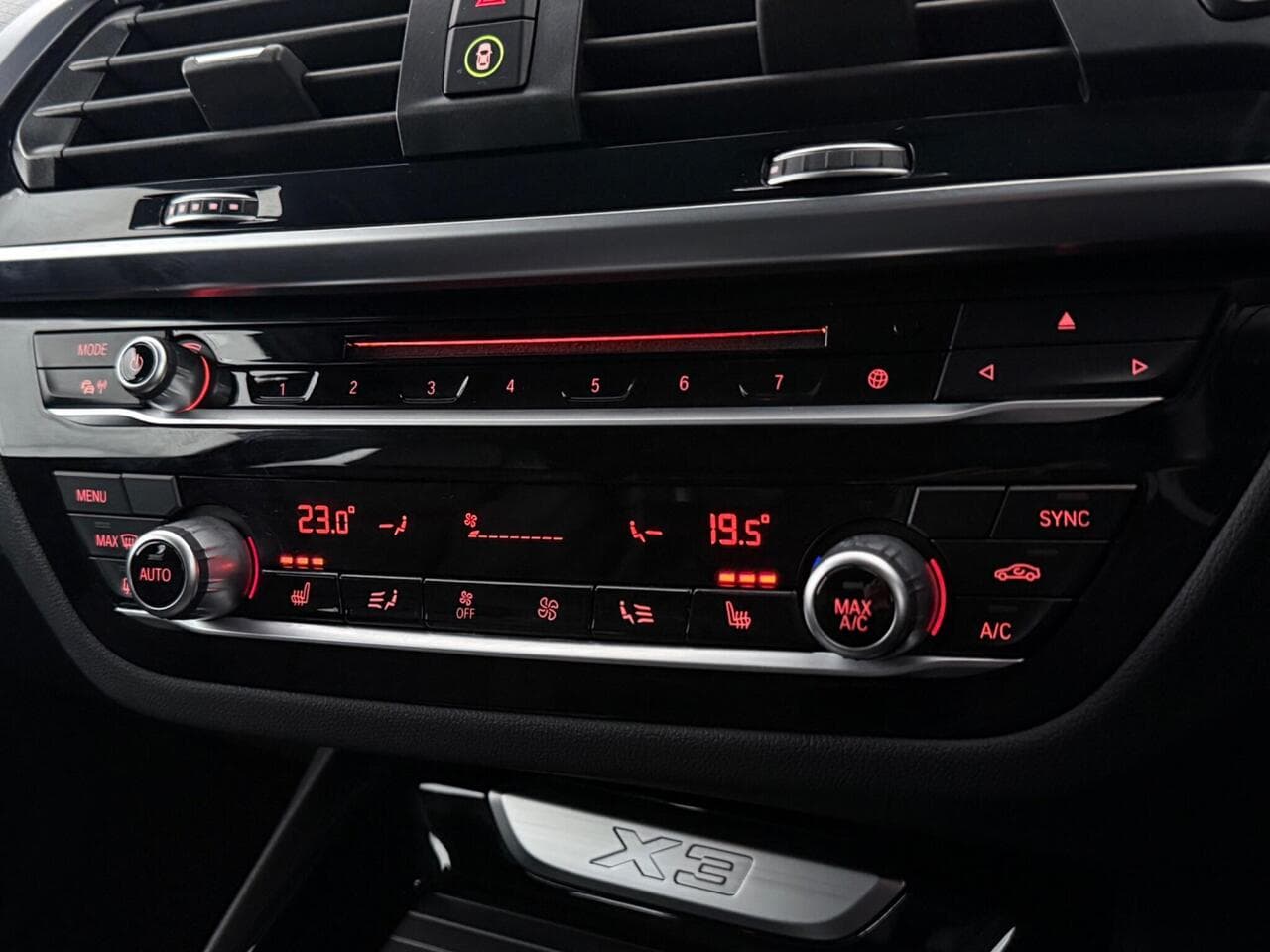 BMW X3 thumbnail Interior Front