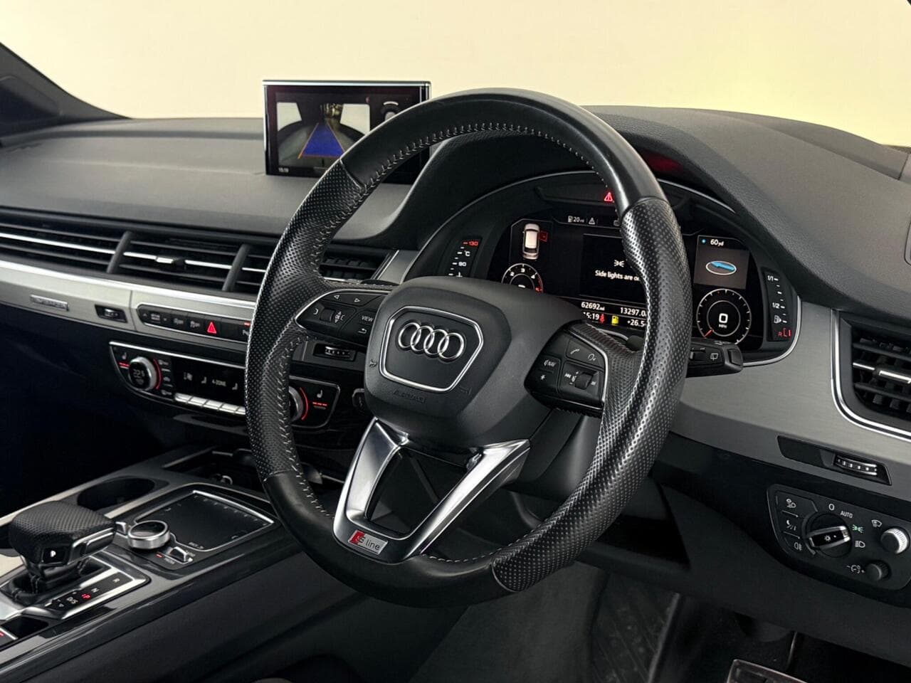 Audi Q7 thumbnail Steering Wheel