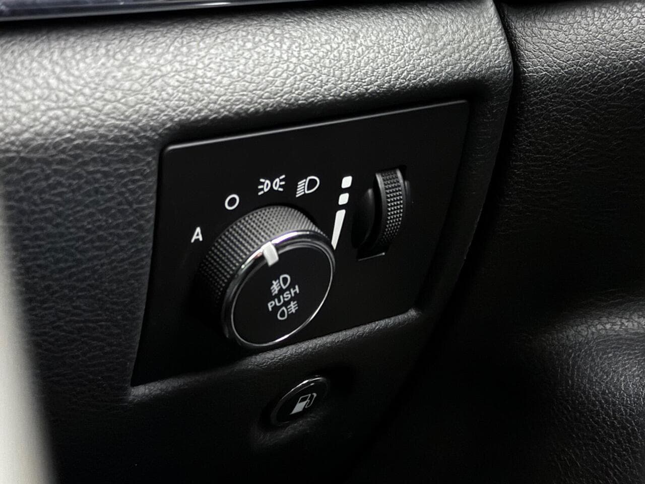 Jeep Grand Cherokee thumbnail Misc Controls