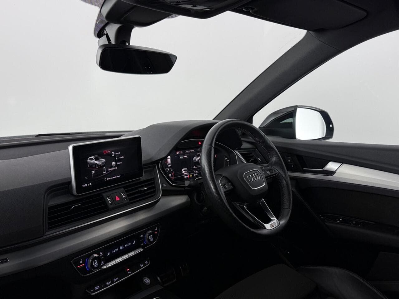 Audi Q5 thumbnail Interior Front