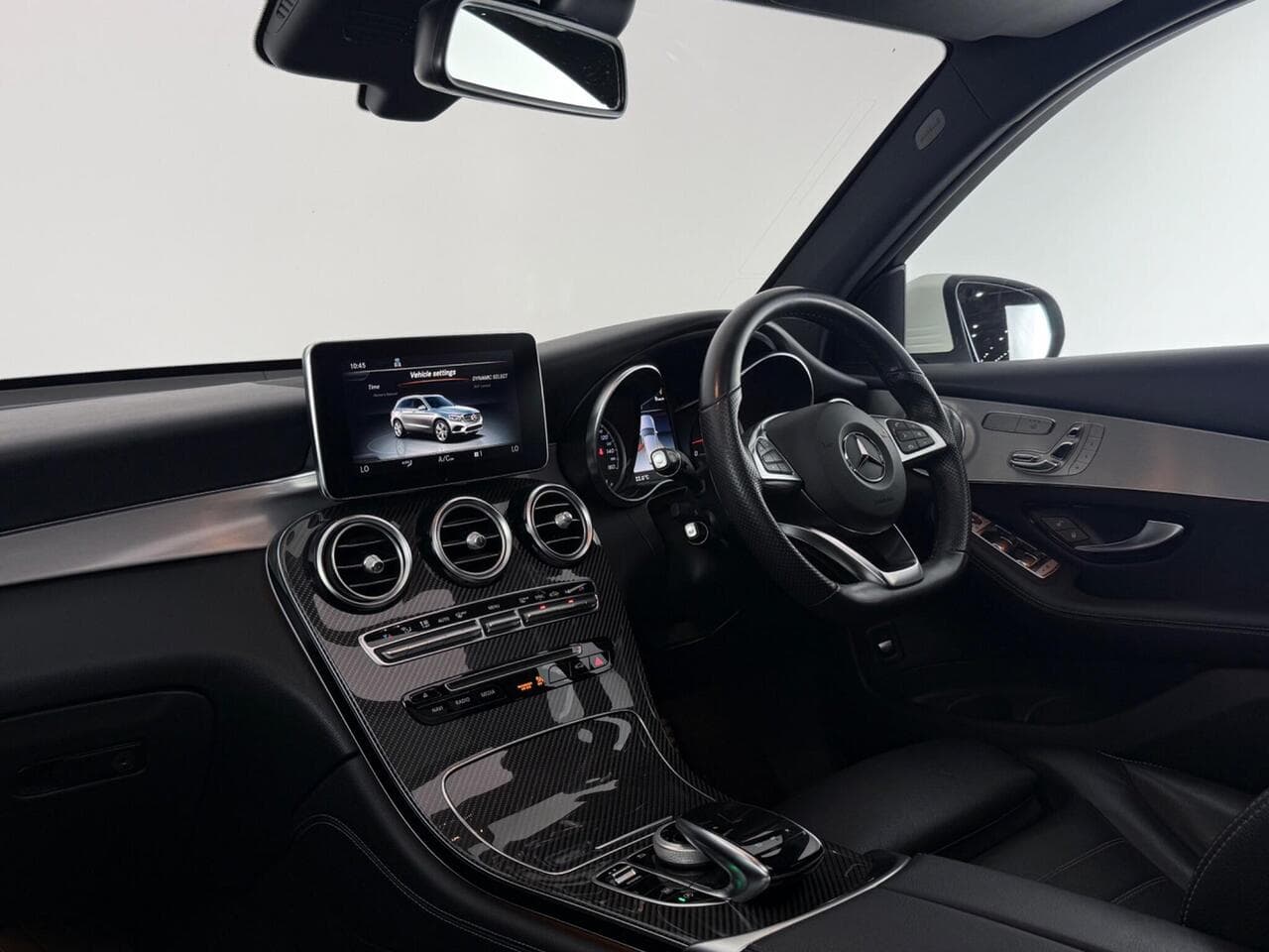 Mercedes-Benz GLC thumbnail Interior Front