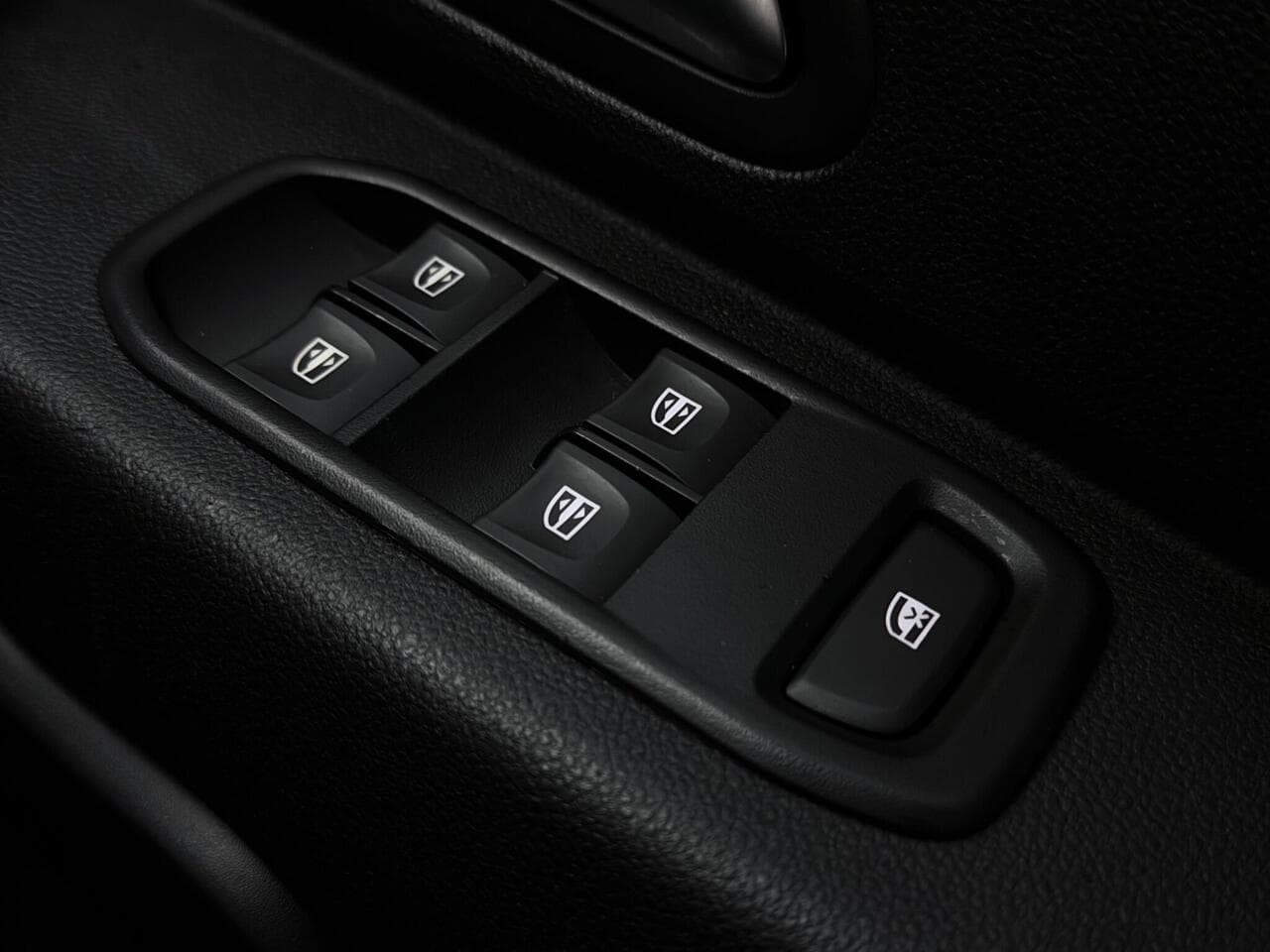 Dacia Duster thumbnail Misc Controls