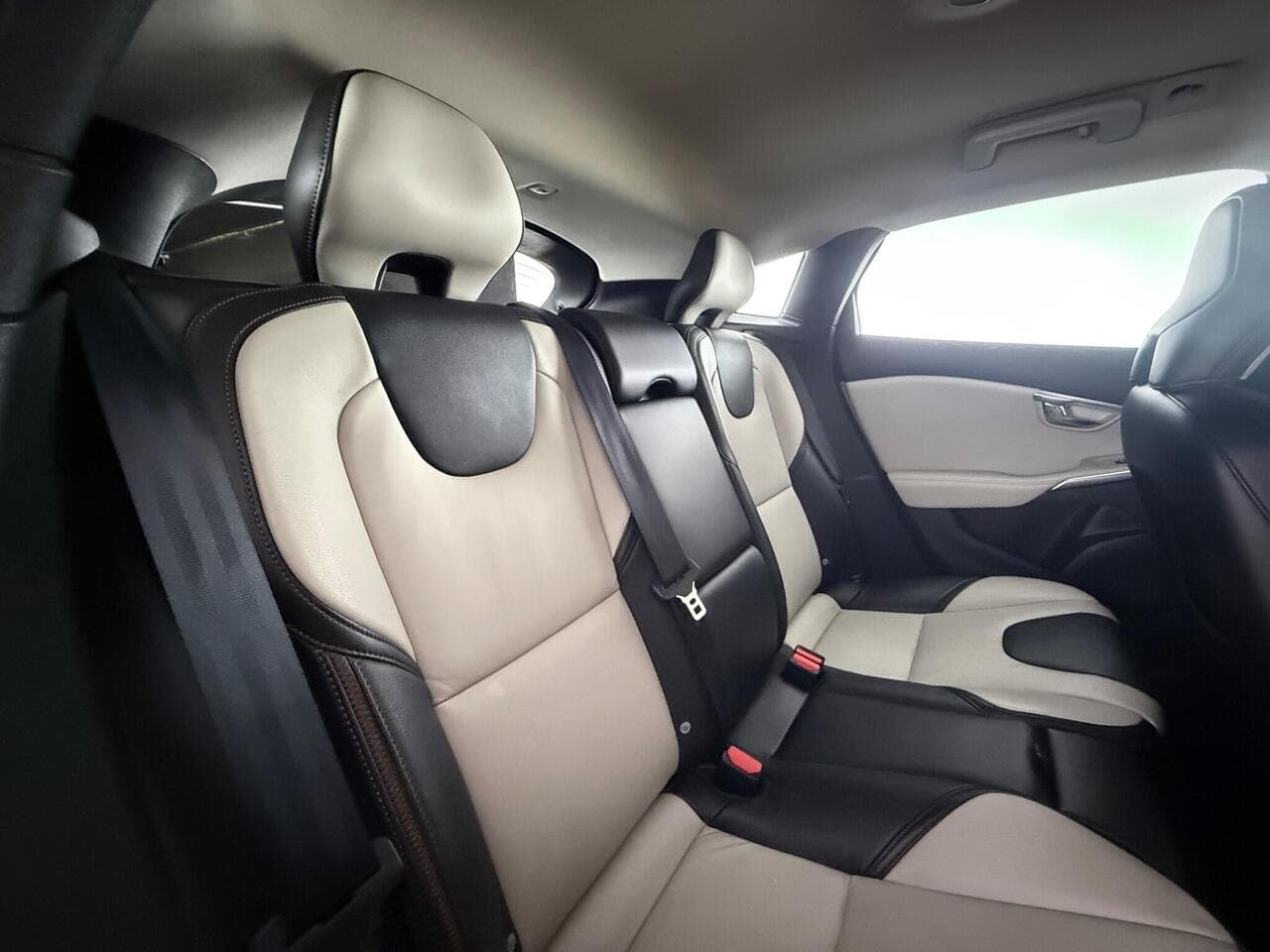 Volvo V40 Cross Country thumbnail Seats Rear