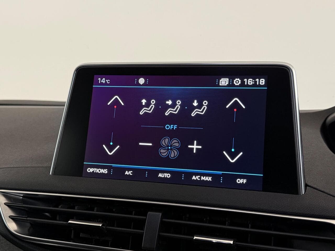 Peugeot 3008 thumbnail Infotainment System