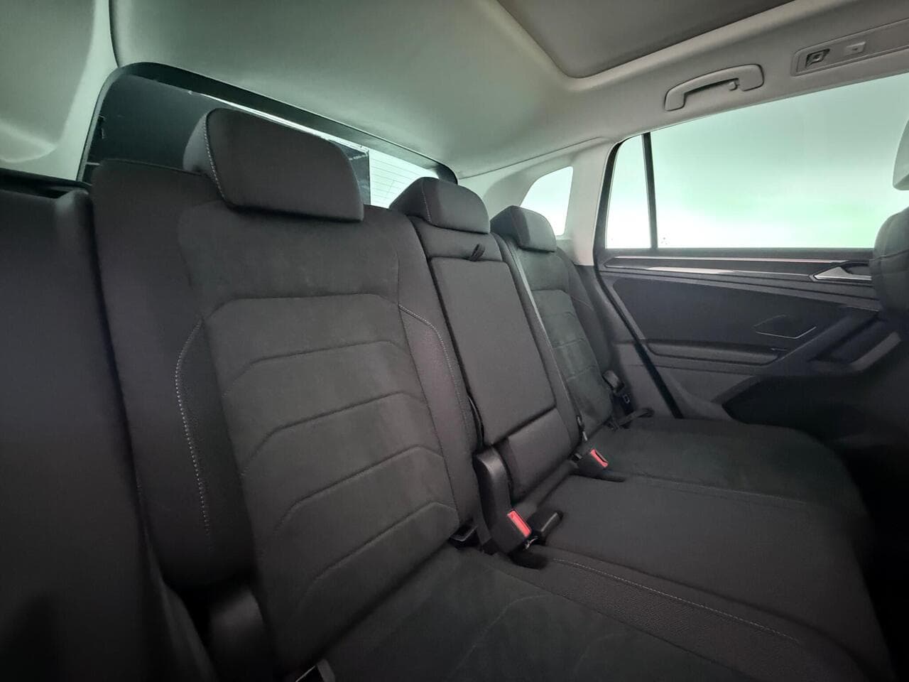 Volkswagen Tiguan thumbnail Seats Rear