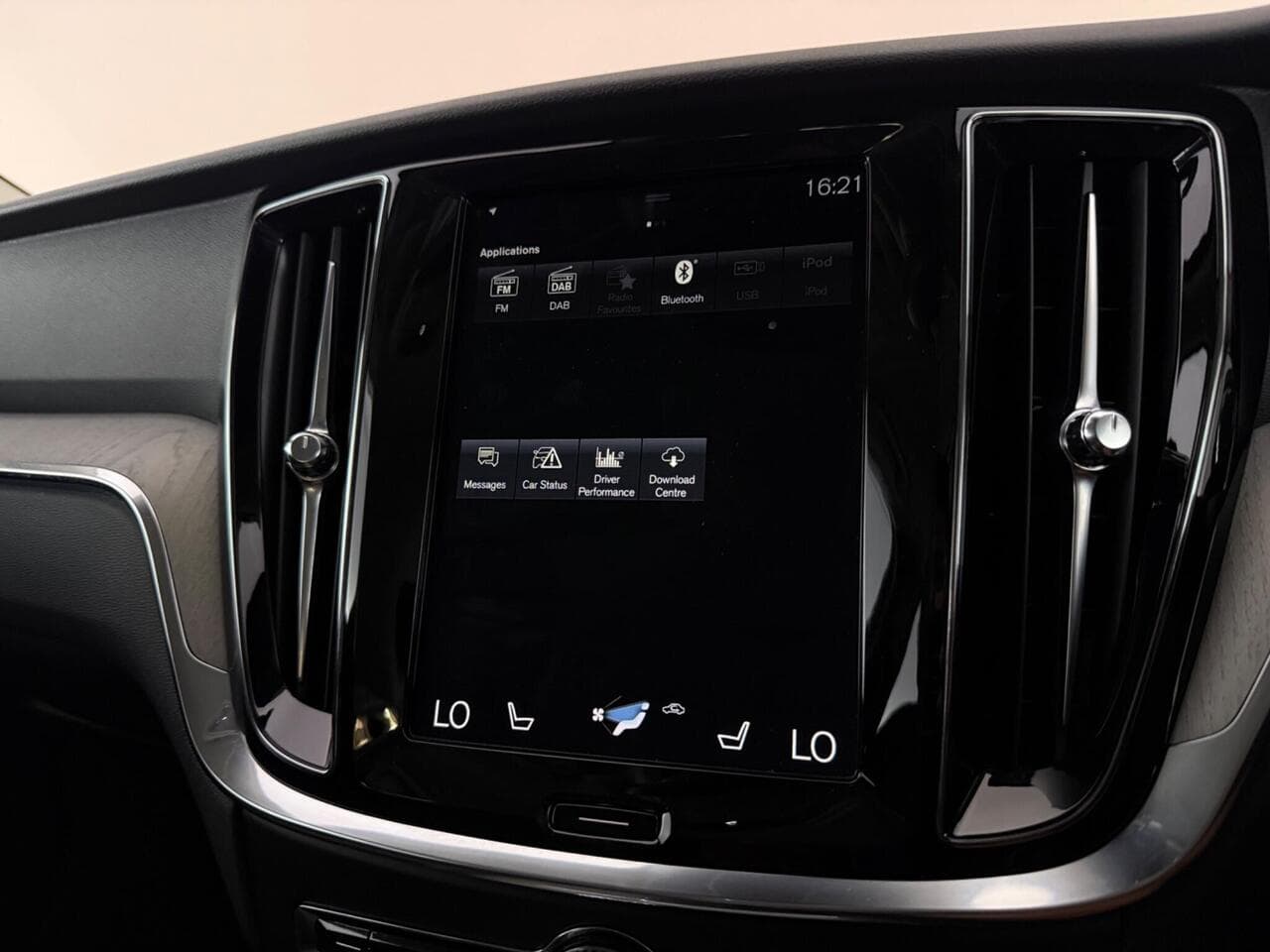 Volvo S60 thumbnail Infotainment System