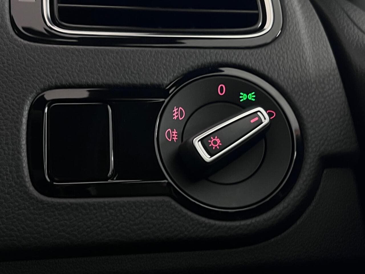 Volkswagen Polo thumbnail Misc Controls