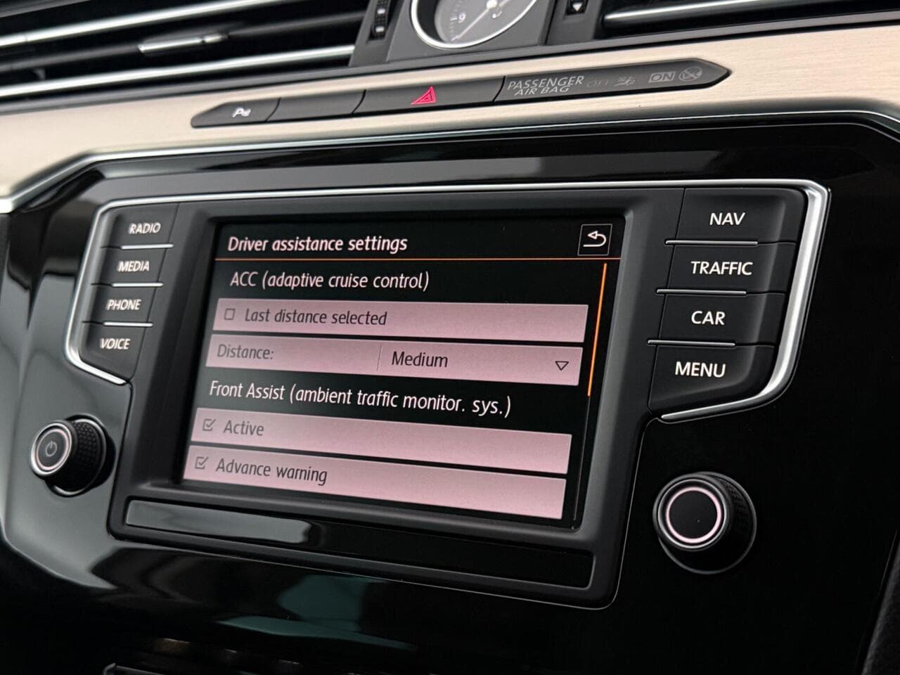 Volkswagen Passat thumbnail Infotainment System