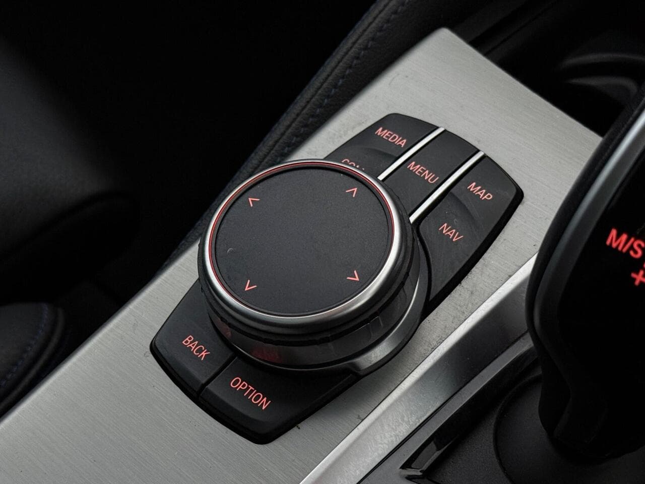 BMW 6 Series Gran Turismo thumbnail Misc Controls