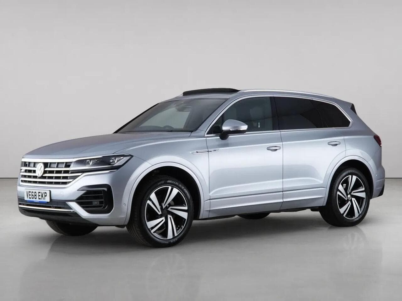 Volkswagen Touareg thumbnail Front Left