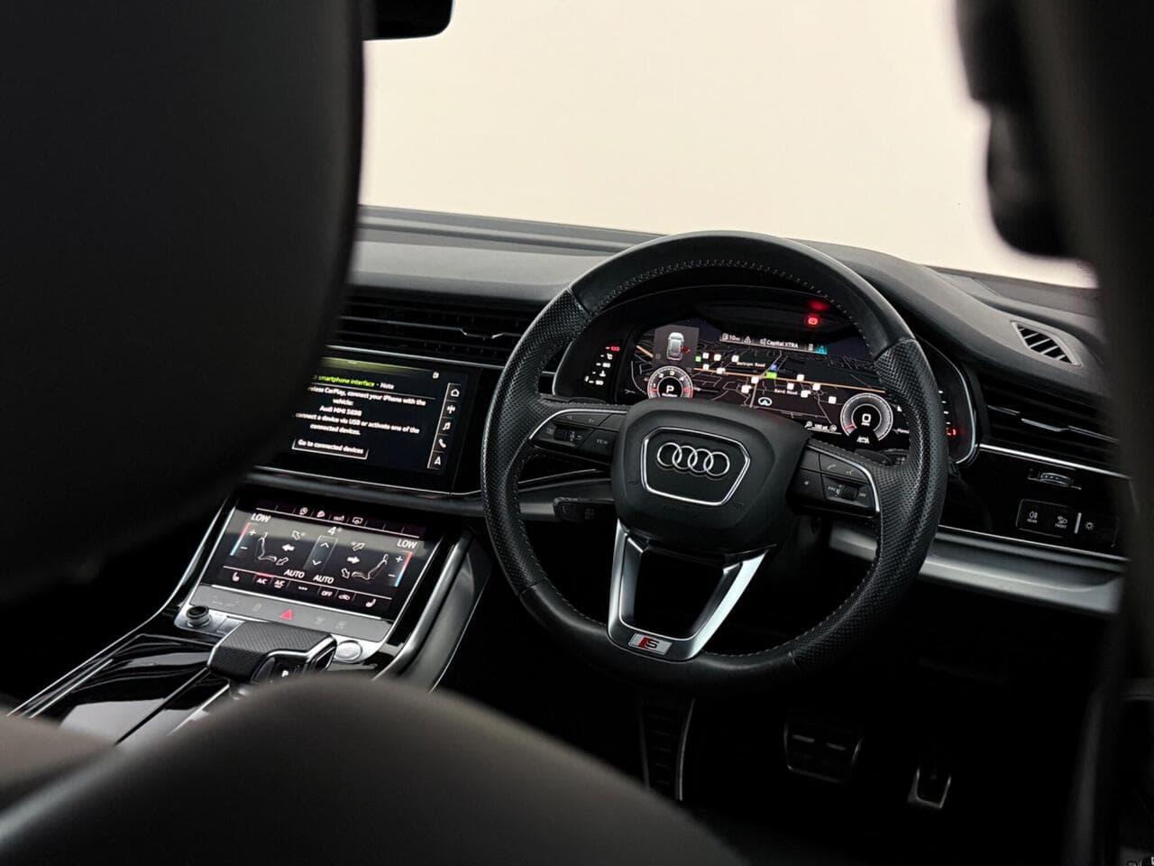 Audi Q8 thumbnail Interior Front