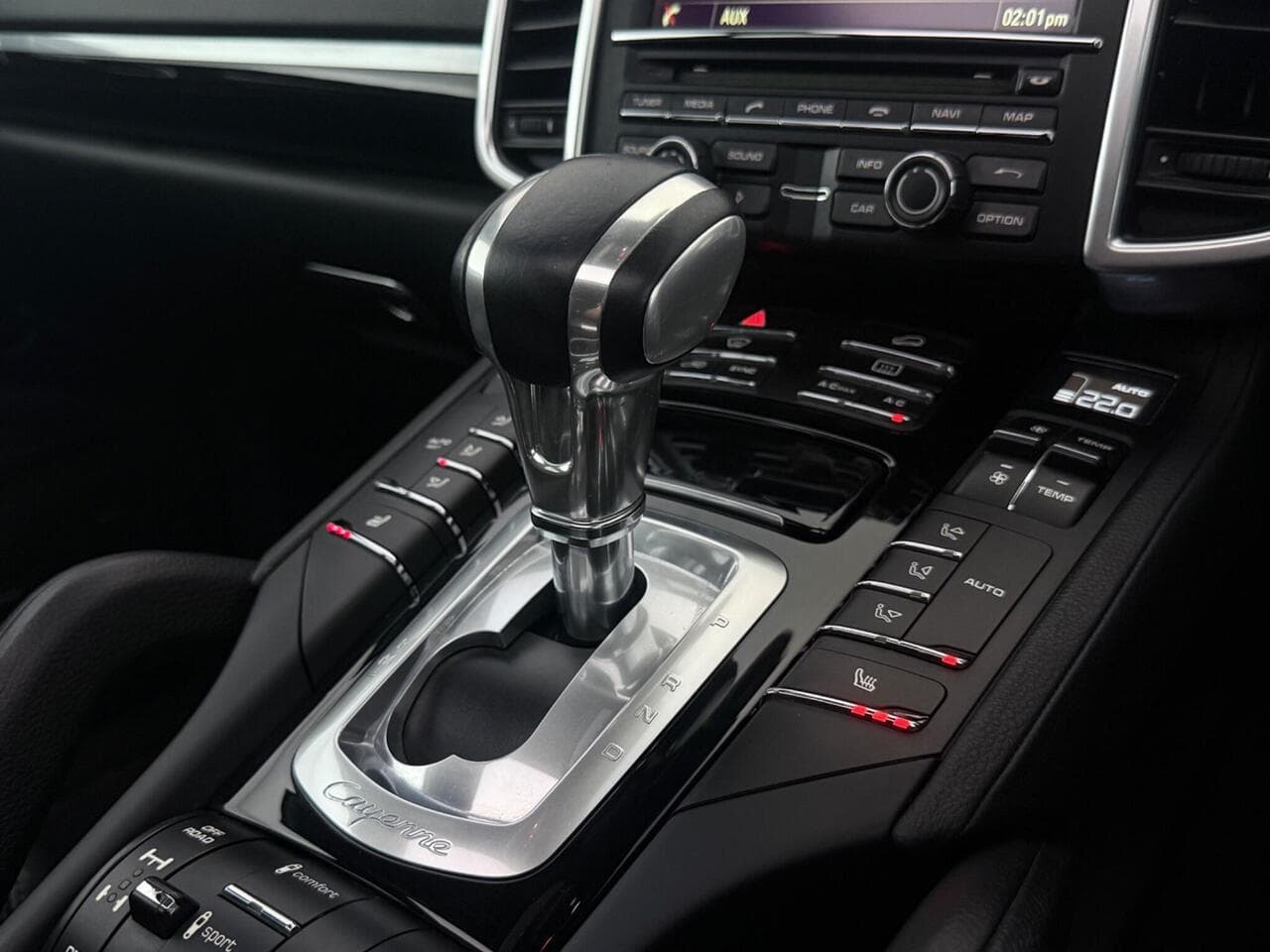 Porsche Cayenne thumbnail Interior Front