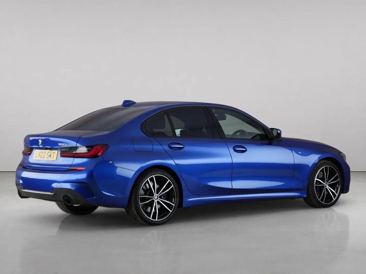 BMW 3 Series thumbnail Rear Right