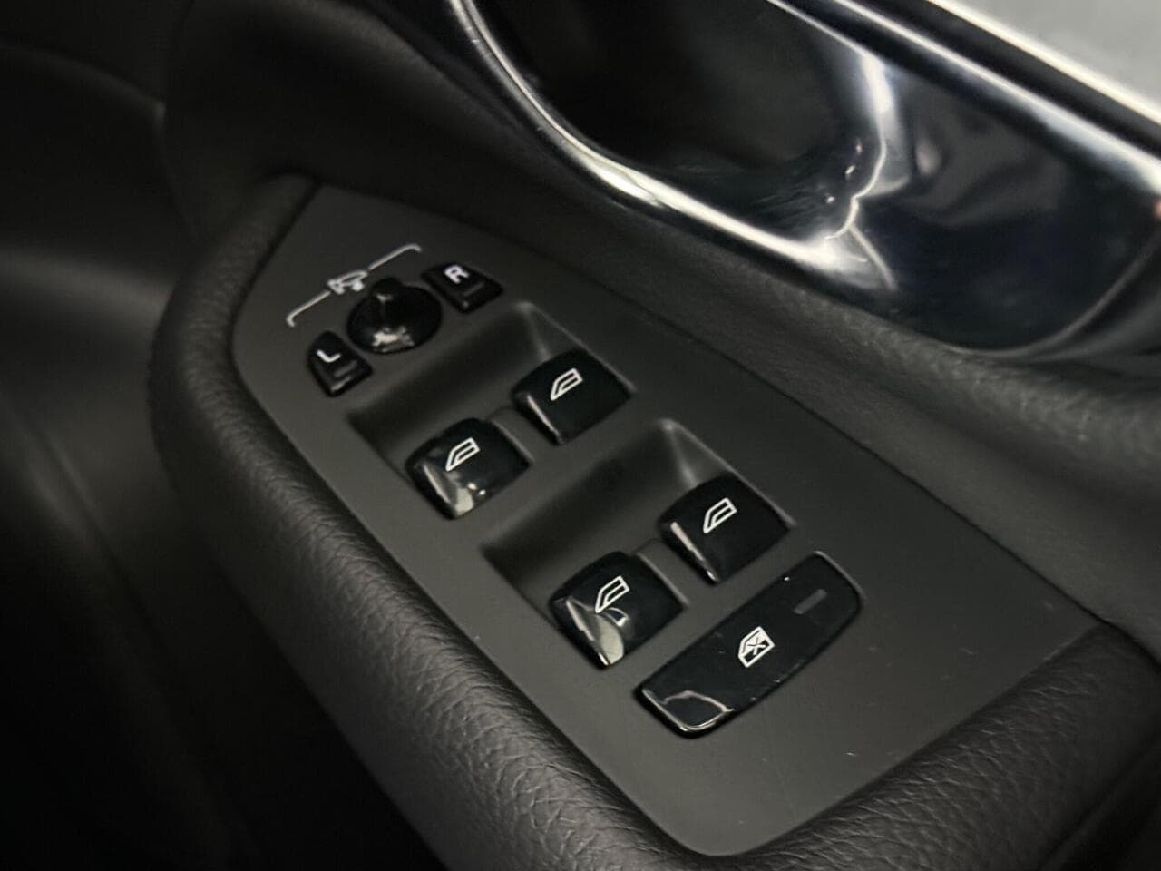Volvo XC90 thumbnail Misc Controls