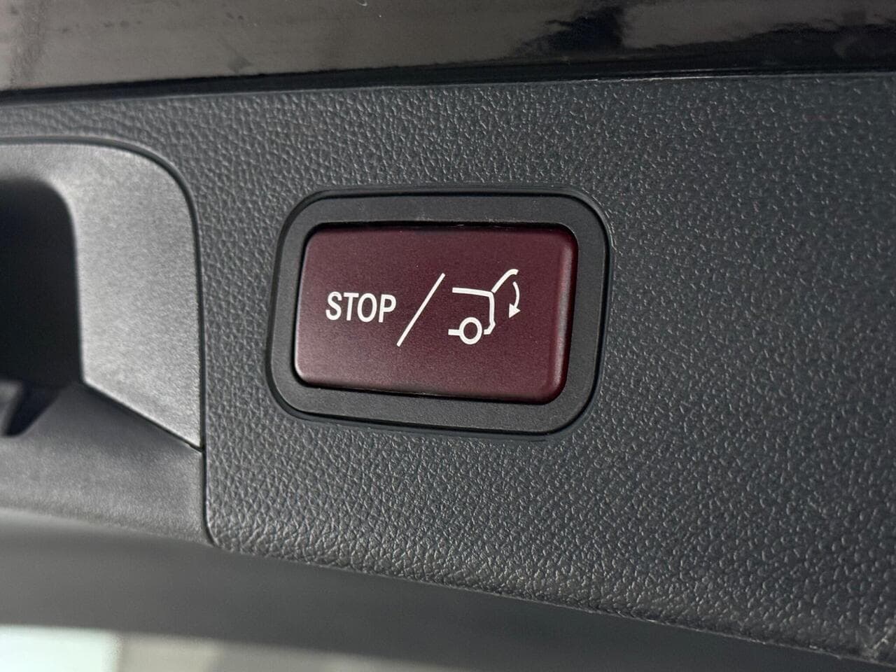 Mercedes-Benz GLC thumbnail Misc Controls