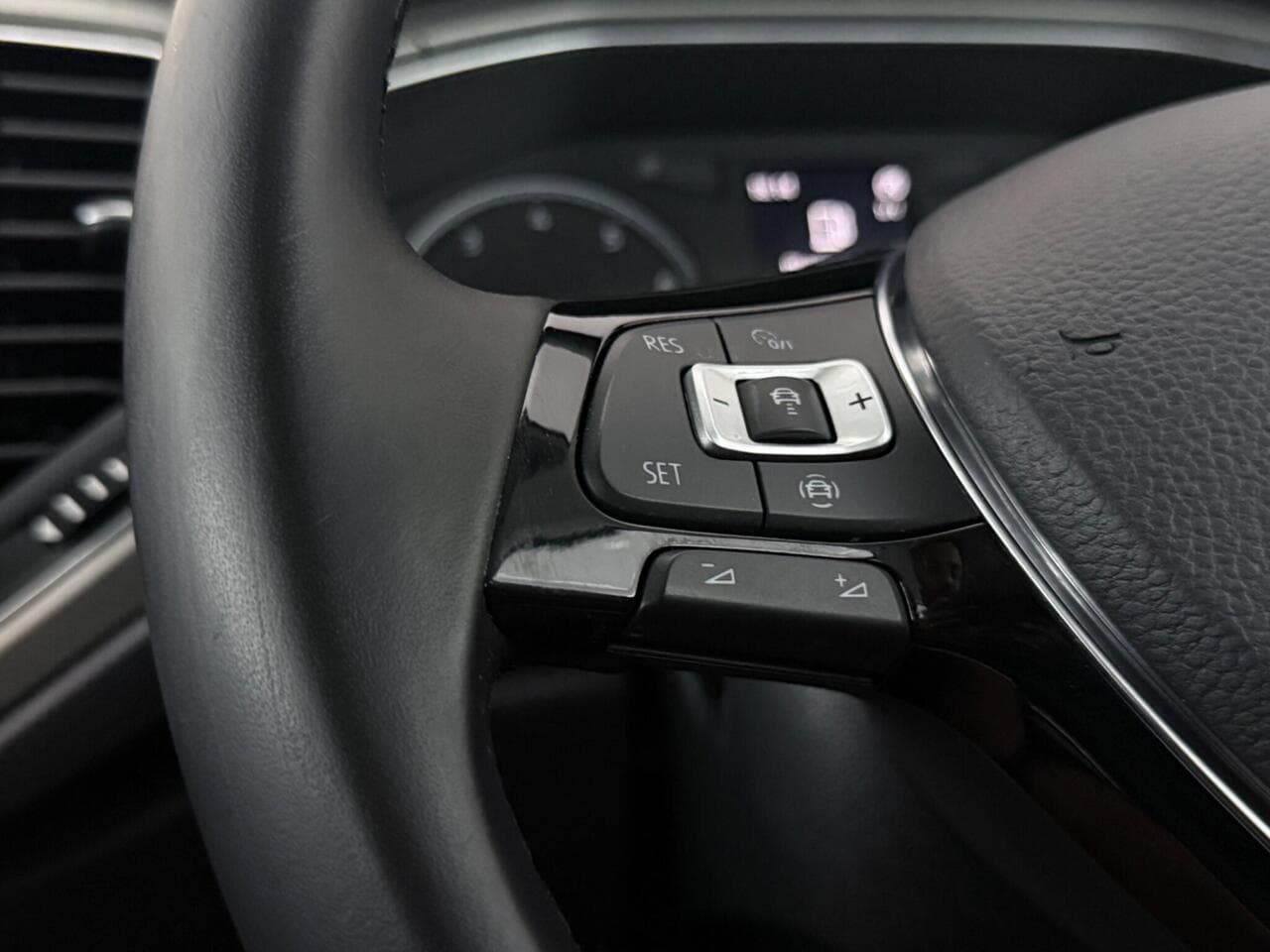 Volkswagen T-Roc thumbnail Misc Controls