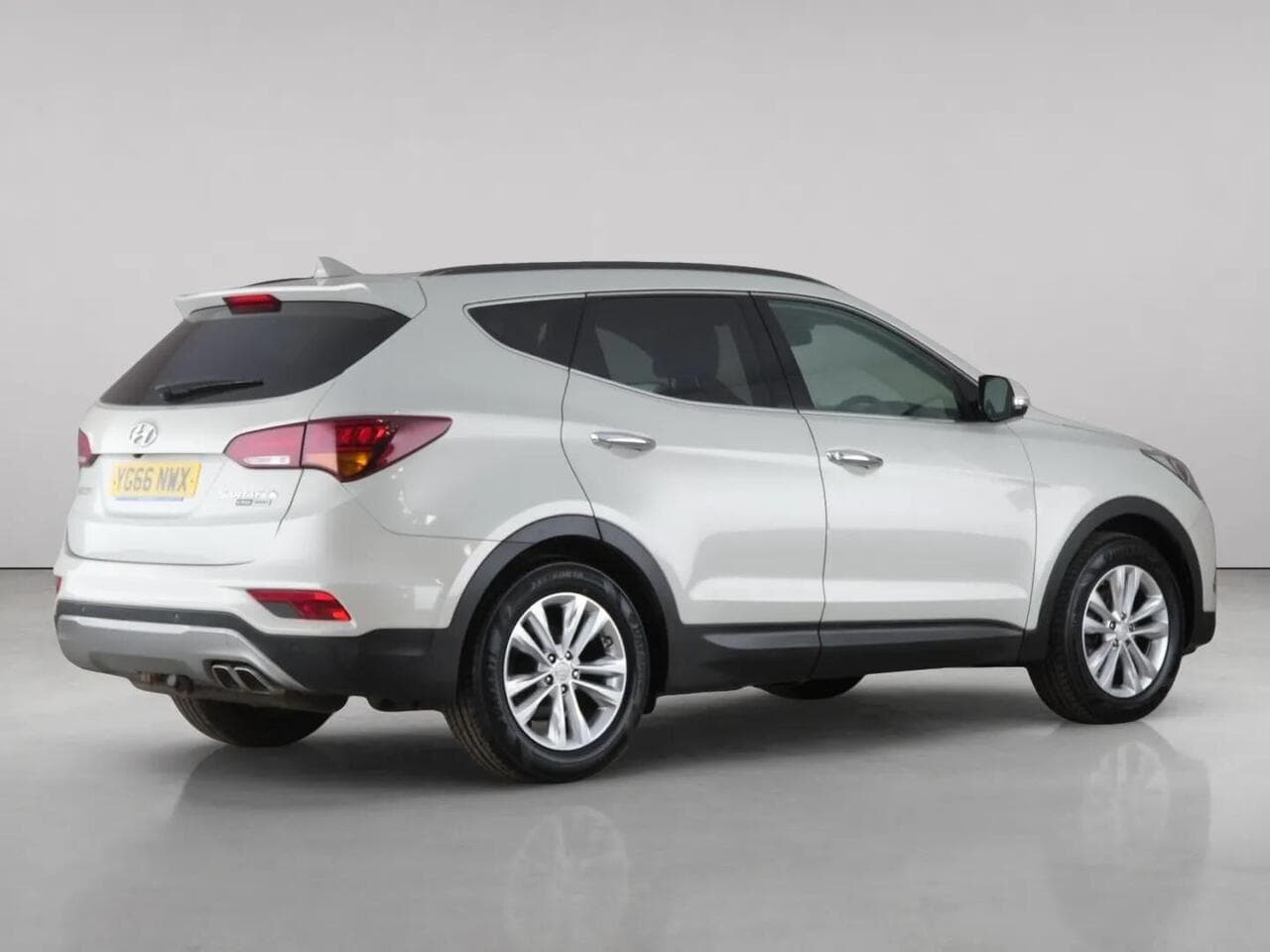 Hyundai Santa Fe thumbnail Rear Right