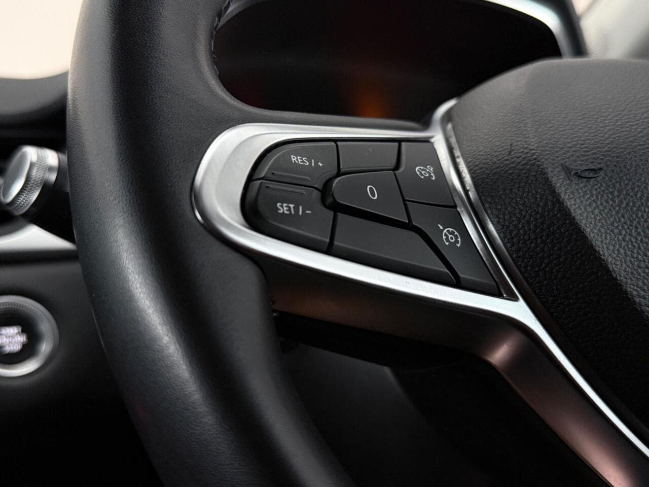 Renault Captur thumbnail Misc Controls
