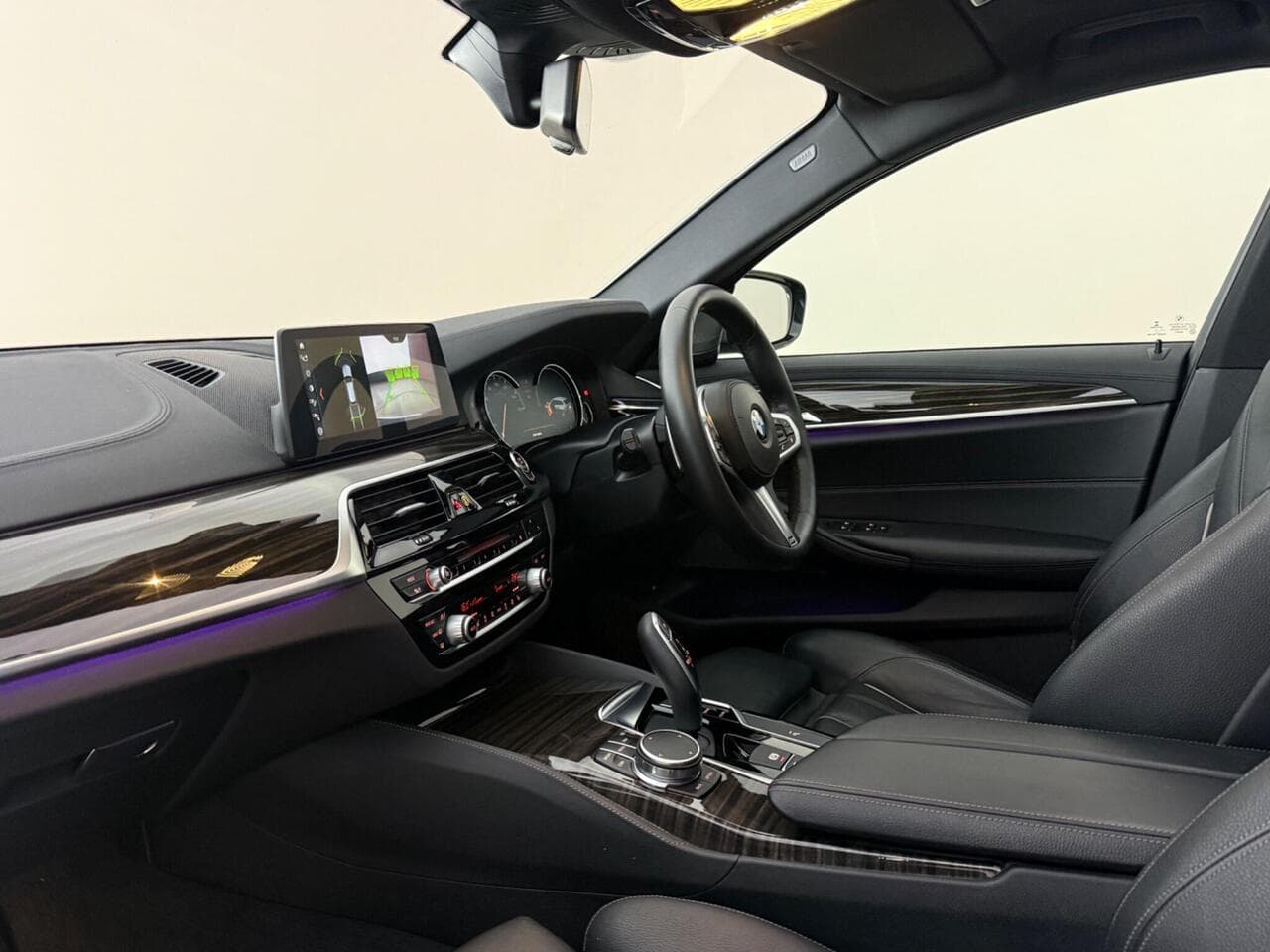 BMW 5 Series thumbnail Interior Front