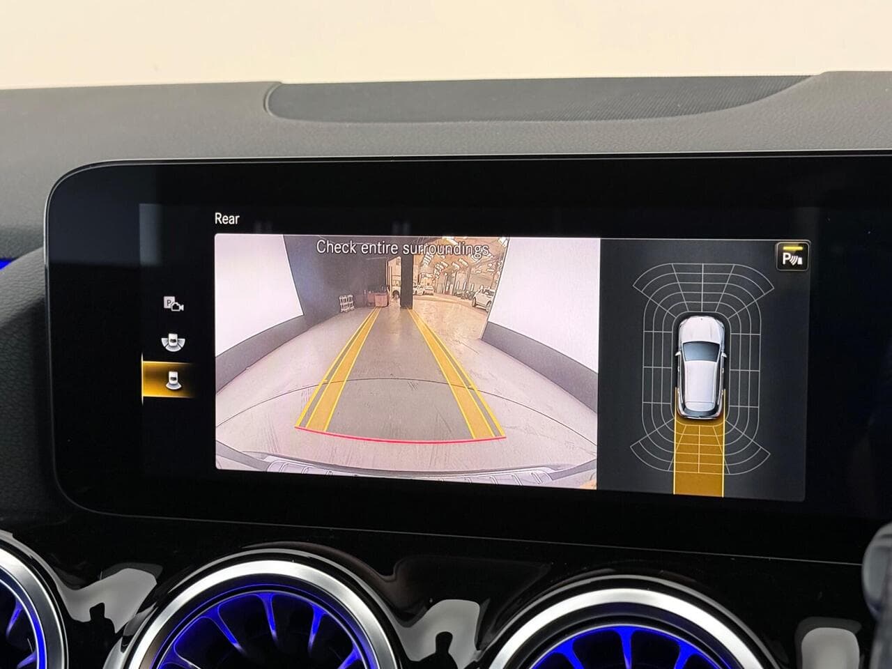 Mercedes-Benz GLA thumbnail Infotainment System