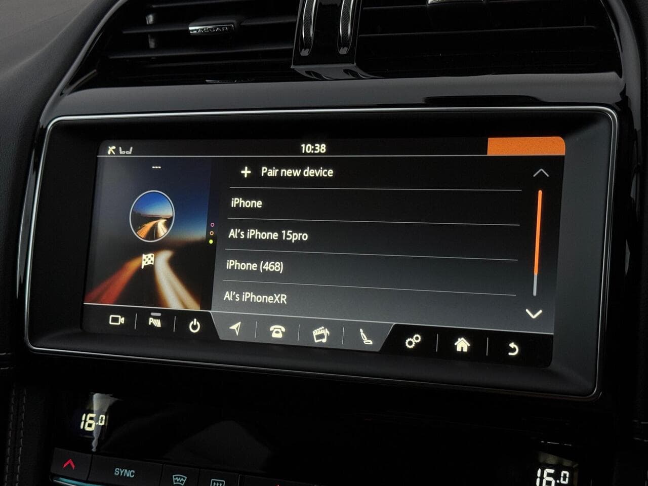 Jaguar F-PACE thumbnail Infotainment System