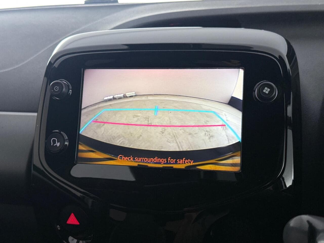 Toyota AYGO thumbnail Infotainment System