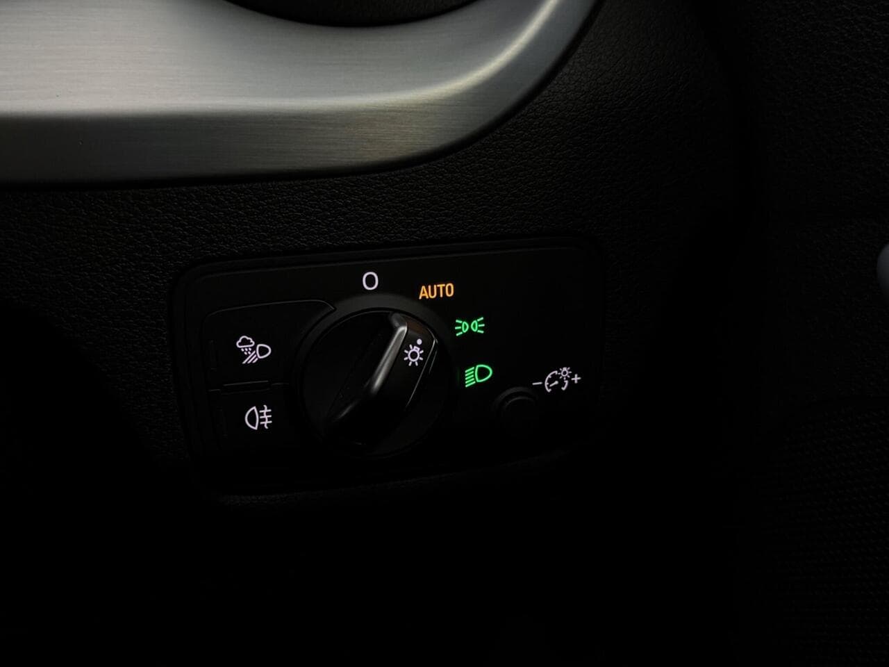 Audi Q2 thumbnail Misc Controls
