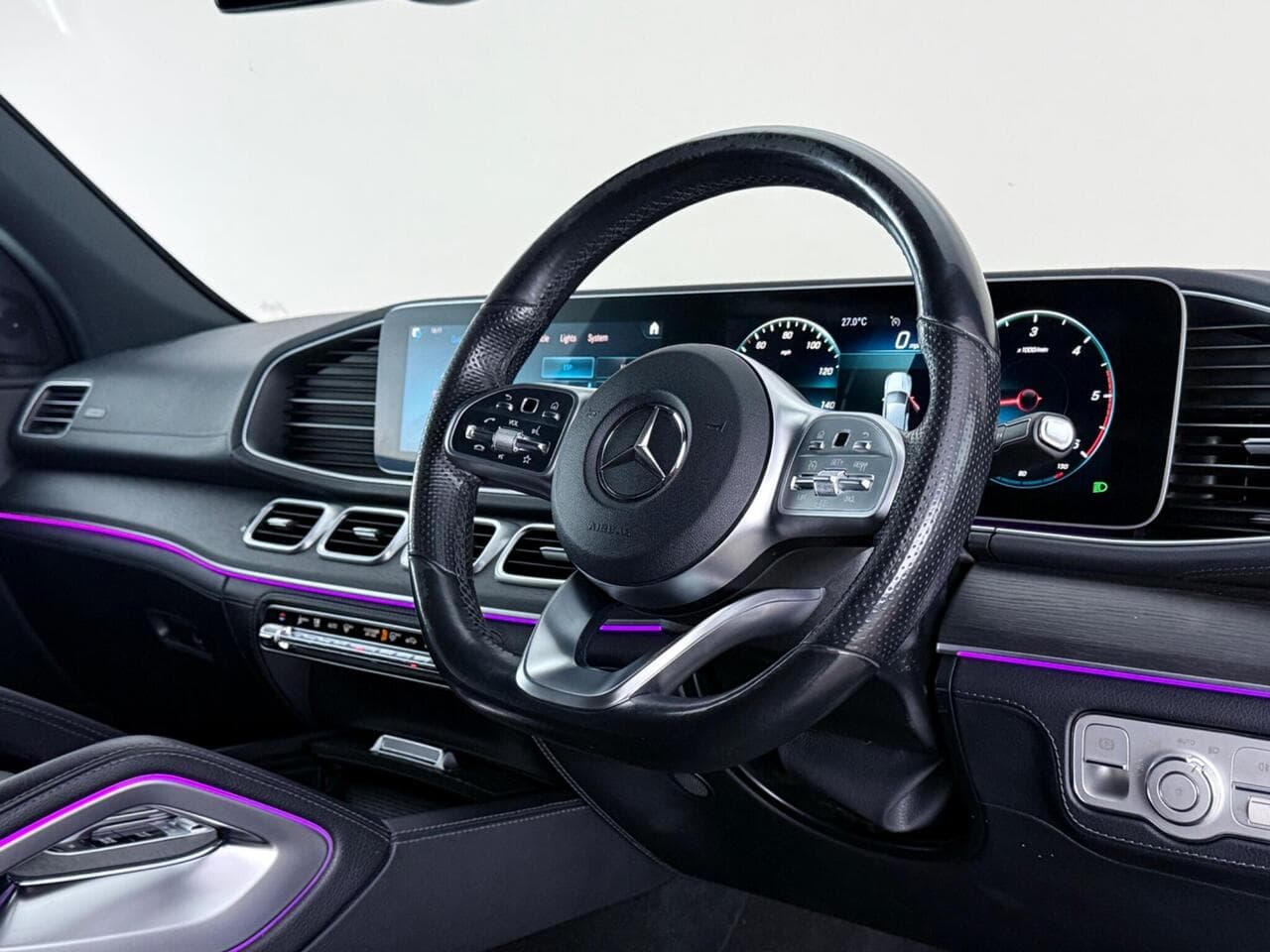 Mercedes-Benz GLE thumbnail Interior Front