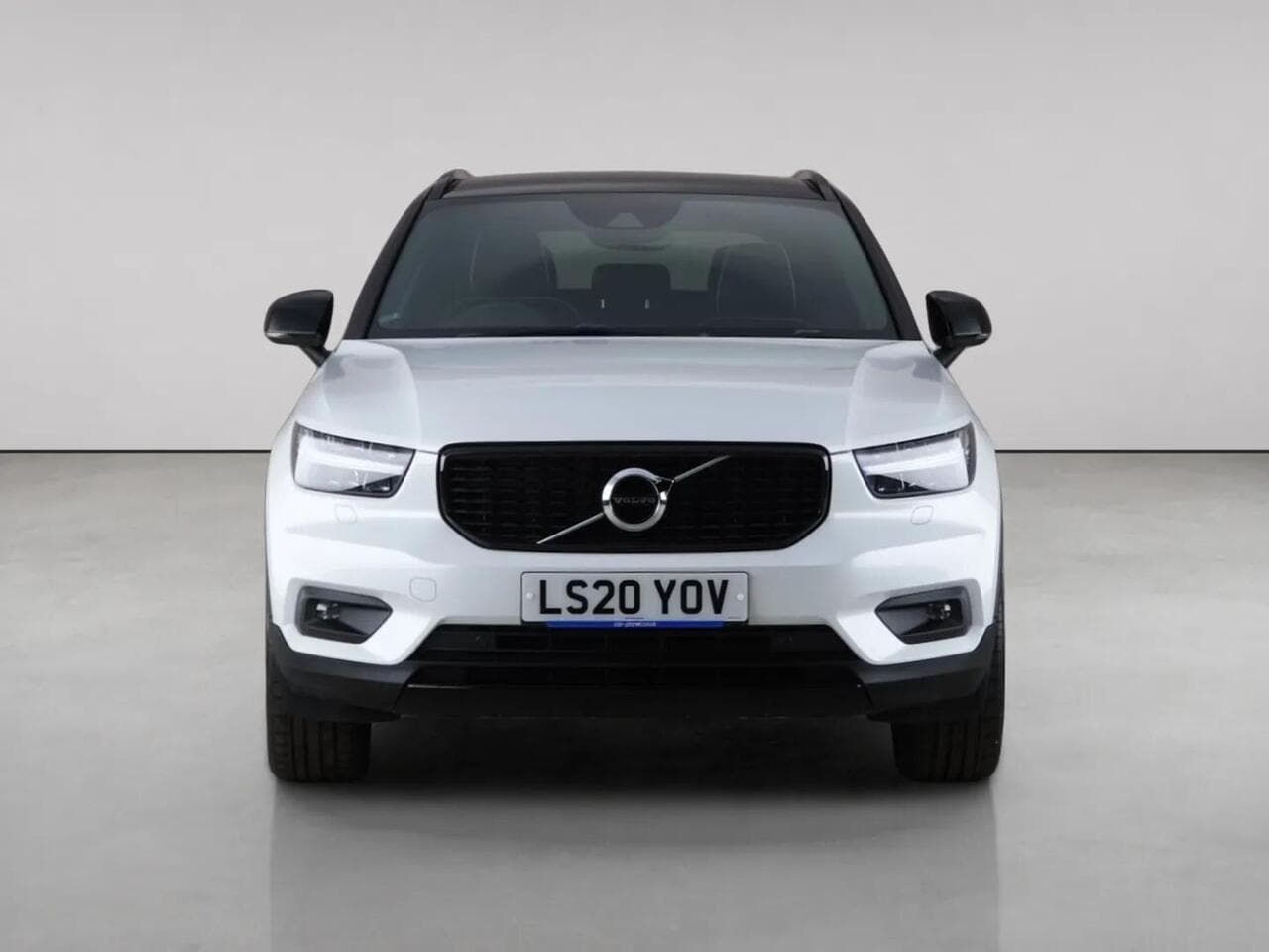 Volvo XC40 thumbnail Front